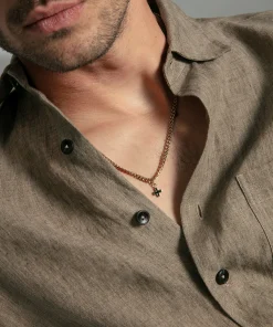 Alternative view of Collar cruz dorada